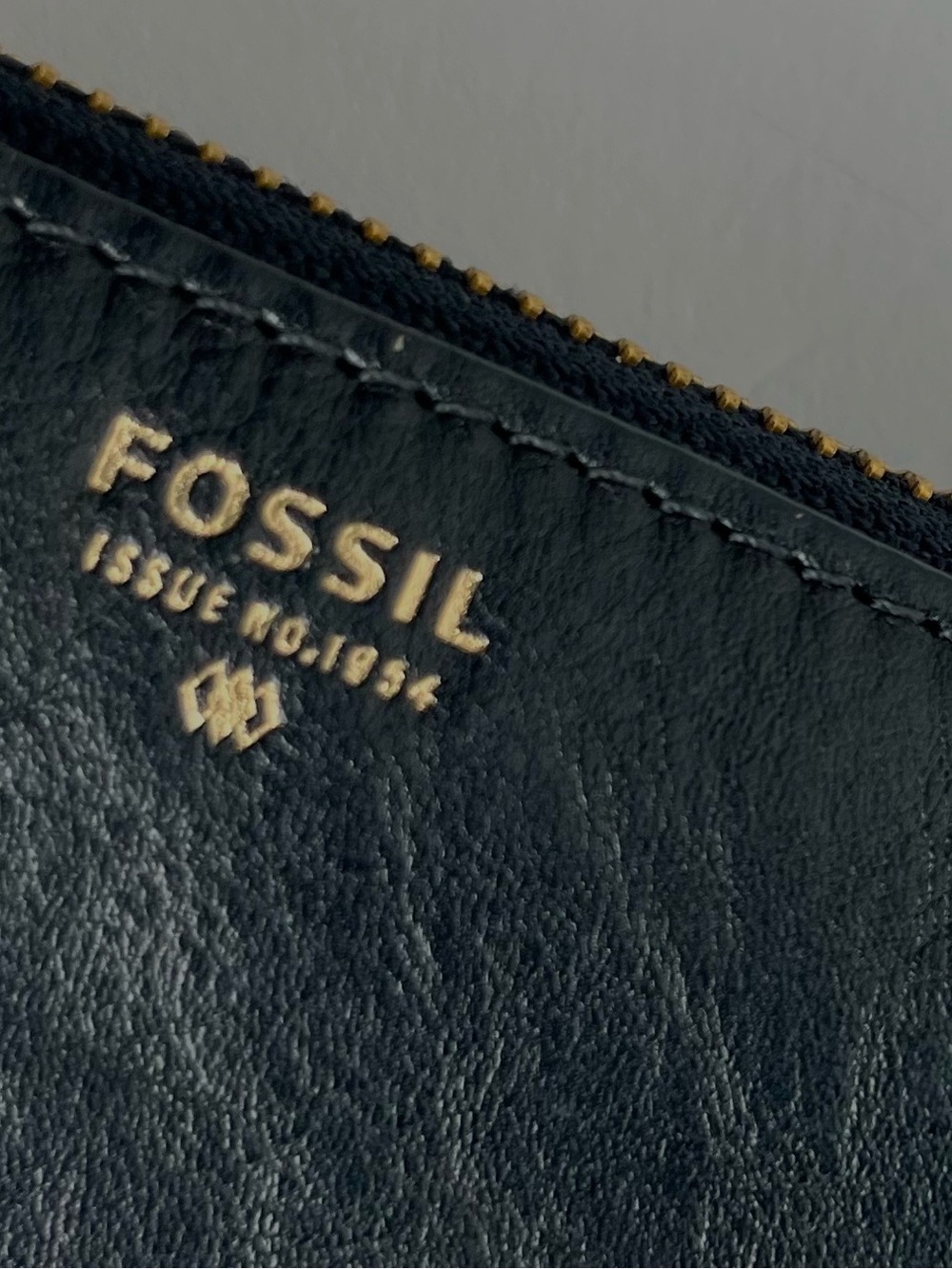 Fossil Navy Genuine Leather Zip Gold Logo Wallet